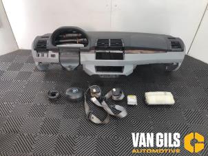 Usados Airbag set + dashboard BMW X5 (E53) 4.4i V8 32V Precio € 450,00 Norma de margen ofrecido por Van Gils Automotive
