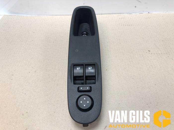Usados Interruptor de ventanilla eléctrica Fiat Punto Evo (199) 1.3 JTD Multijet 85 16V Euro 5 Precio € 30,00 Norma de margen ofrecido por Van Gils Automotive