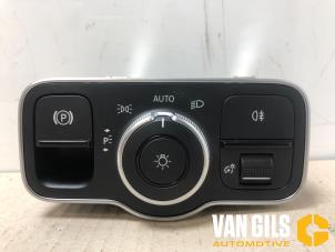 Usados Interruptor de luz Mercedes B (W247) 2.0 B-200d Precio € 29,99 Norma de margen ofrecido por Van Gils Automotive