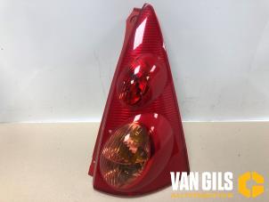 Używane Tylne swiatlo pozycyjne prawe Peugeot 107 1.0 12V Cena € 30,00 Procedura marży oferowane przez Van Gils Automotive