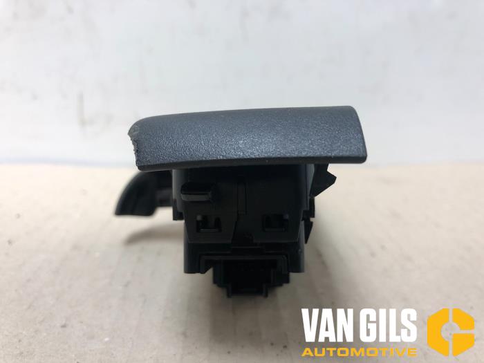 Electric window switch from a Mercedes-Benz B (W247) 2.0 B-200d 2022