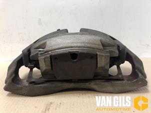 Used Front brake calliper, left BMW 5 serie Touring (F11) 535i 24V TwinPower Turbo Price on request offered by Van Gils Automotive