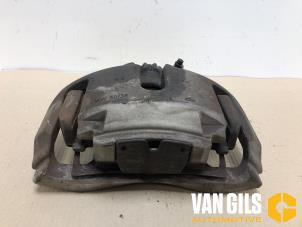 Used Front brake calliper, right BMW 5 serie Touring (F11) 535i 24V TwinPower Turbo Price on request offered by Van Gils Automotive