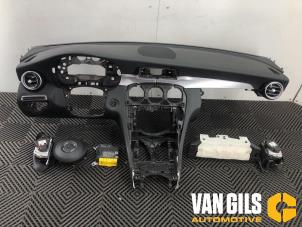 Używane Airbag set + dashboard Mercedes C Estate (S205) C-180 1.6 16V BlueEfficiency Cena € 1.500,00 Procedura marży oferowane przez Van Gils Automotive