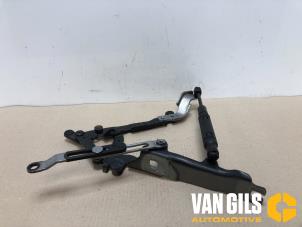 Used Bonnet Hinge BMW 5 serie Touring (F11) 535i 24V TwinPower Turbo Price € 30,00 Margin scheme offered by Van Gils Automotive