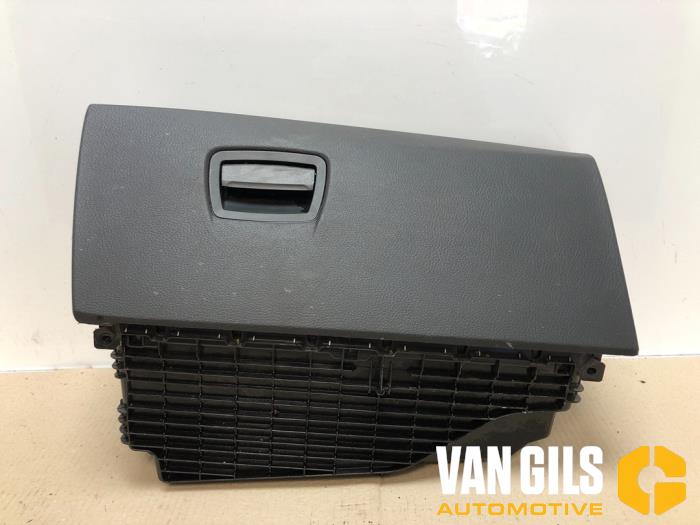 Begagnade Handskfack BMW 5 serie Touring (F11) 535i 24V TwinPower Turbo Pris € 45,00 Marginaltabell erbjuds av Van Gils Automotive