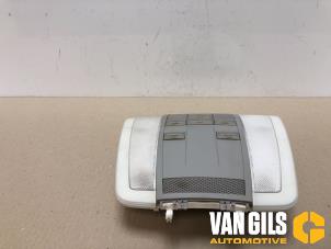 Usagé Eclairage intérieur avant Mercedes C Estate (S204) 2.5 C-230 V6 24V Prix € 39,99 Règlement à la marge proposé par Van Gils Automotive