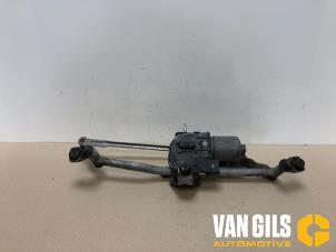 Used Wiper motor + mechanism Volkswagen Caddy III (2KA,2KH,2CA,2CH) 1.9 TDI Price on request offered by Van Gils Automotive