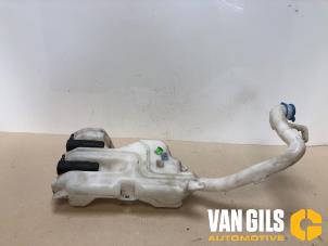 Usados Depósito de lavaparabrisas delante Suzuki Splash 1.2 16V Precio de solicitud ofrecido por Van Gils Automotive