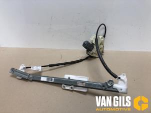 Usagé Mécanique vitre 4portes arrière droite Volkswagen Golf VII (AUA) 1.4 TSI 16V Prix sur demande proposé par Van Gils Automotive