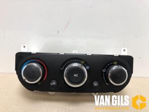 Usados Panel de control de calefacción Renault Clio IV (5R) 1.5 Energy dCi 90 FAP Precio de solicitud ofrecido por Van Gils Automotive