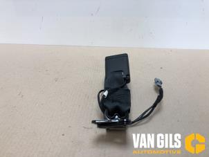 Used Rear seatbelt buckle, left Renault Clio IV (5R) 1.5 Energy dCi 90 FAP Price on request offered by Van Gils Automotive