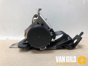 Used Rear seatbelt, right Renault Clio IV (5R) 1.5 Energy dCi 90 FAP Price on request offered by Van Gils Automotive