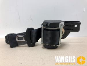Used Rear seatbelt, left Renault Clio IV (5R) 1.5 Energy dCi 90 FAP Price on request offered by Van Gils Automotive