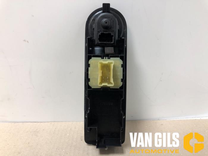 Electric window switch from a Renault Clio IV (5R) 1.5 Energy dCi 90 FAP 2013