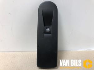 Used Electric window switch Renault Clio IV (5R) 1.5 Energy dCi 90 FAP Price on request offered by Van Gils Automotive