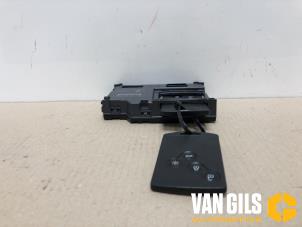 Used Card reader (lock) Renault Clio IV (5R) 1.5 Energy dCi 90 FAP Price on request offered by Van Gils Automotive