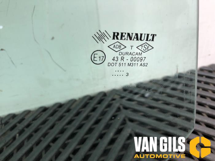 Ventanilla de puerta de 4 puertas derecha detrás de un Renault Clio IV (5R) 1.5 Energy dCi 90 FAP 2013