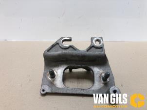 Used Gearbox mount Renault Clio IV (5R) 1.5 Energy dCi 90 FAP Price on request offered by Van Gils Automotive