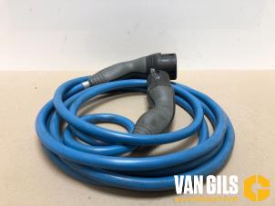Usados Cable de carga híbrido BMW 3 serie (F30) 330e Precio € 199,99 Norma de margen ofrecido por Van Gils Automotive
