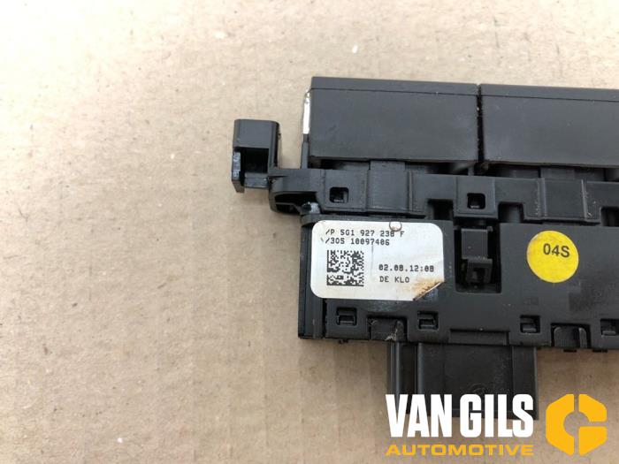 Interruptor PDC de un Volkswagen Golf VII (AUA) 1.4 TSI 16V 2012
