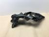 Rear bumper bracket, left from a Renault Clio IV (5R) 1.5 Energy dCi 90 FAP 2013