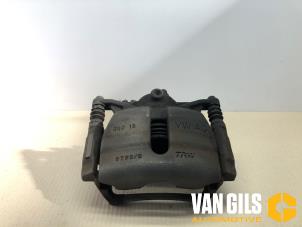 Usagé Etrier de frein (pince) avant droit Volkswagen Golf VII (AUA) 1.4 TSI 16V Prix sur demande proposé par Van Gils Automotive
