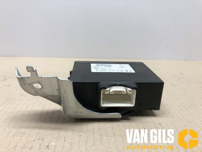 Central door locking module from a Peugeot 108 1.0 12V 2018