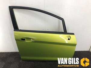 Używane Drzwi prawe przednie wersja 4-drzwiowa Ford Fiesta 6 (JA8) 1.4 16V Cena € 249,99 Procedura marży oferowane przez Van Gils Automotive