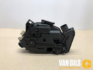 Gebrauchte Türschlossmechanik 4-türig rechts hinten Volkswagen Tiguan (5N1/2) 2.0 TSI 16V 4Motion Preis € 45,00 Margenregelung angeboten von Van Gils Automotive