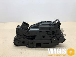 Gebrauchte Türschlossmechanik 4-türig links vorne Volkswagen Tiguan (5N1/2) 2.0 TSI 16V 4Motion Preis € 45,00 Margenregelung angeboten von Van Gils Automotive