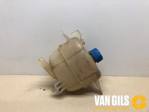 Usados Vaso de expansión Peugeot Bipper (AA) 1.4 HDi Precio de solicitud ofrecido por Van Gils Automotive