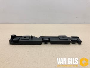 Usados Soporte de parachoques izquierda delante Fiat 500 Precio de solicitud ofrecido por Van Gils Automotive