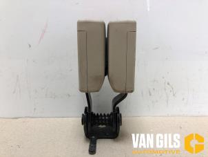 Used Rear seatbelt buckle, centre Opel Insignia 2.0 CDTI 16V 140 ecoFLEX Price on request offered by Van Gils Automotive