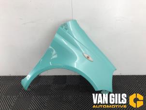 Używane Blotnik prawy przód Toyota Yaris (P1) 1.0 16V VVT-i Cena € 65,00 Procedura marży oferowane przez Van Gils Automotive