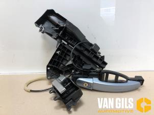 Usagé Serrure portière mécanique 4portes avant gauche Ford Focus 2 2.0 16V Prix € 50,00 Règlement à la marge proposé par Van Gils Automotive