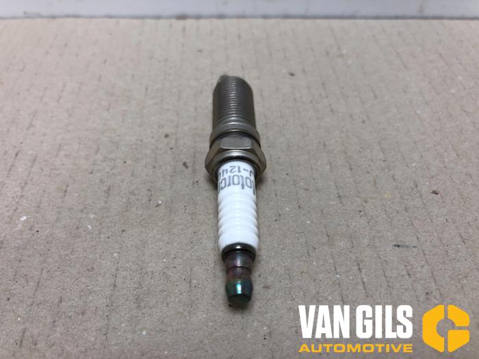 Spark plug from a Ford Fiesta 5 (JD/JH) 1.25 16V 2009