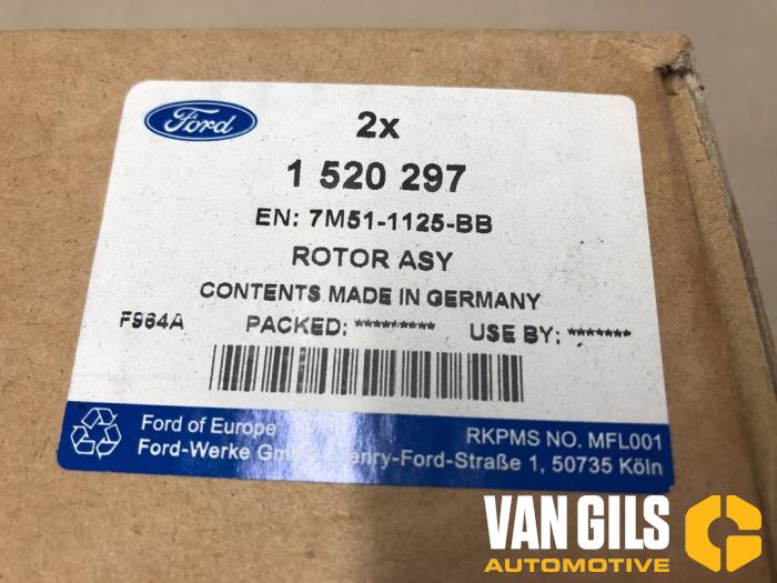 Front brake disc from a Ford Transit Connect (PJ2) 1.6 TDCi 16V 95 2013
