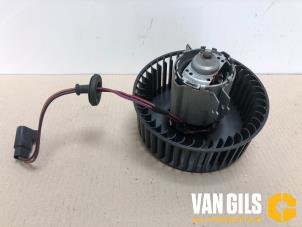 Usados Motor de ventilador de calefactor Ford StreetKa 1.6i Precio € 45,00 Norma de margen ofrecido por Van Gils Automotive