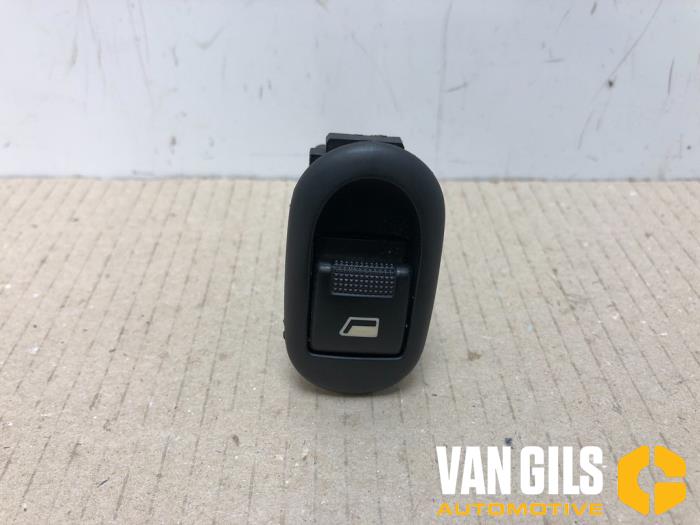 Usados Interruptor de ventanilla eléctrica Citroen C2 (JM) 1.1 Precio € 40,00 Norma de margen ofrecido por Van Gils Automotive