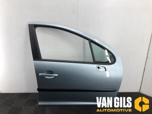 Używane Drzwi prawe przednie wersja 4-drzwiowa Peugeot 207/207+ (WA/WC/WM) 1.4 16V VTi Cena na żądanie oferowane przez Van Gils Automotive