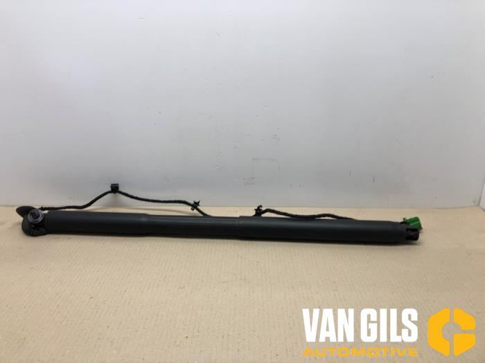 Rear gas strut, left from a Mercedes-AMG GLE AMG Coupe (C292) 5.5 63 S AMG V8 biturbo 32V 4-Matic 2017