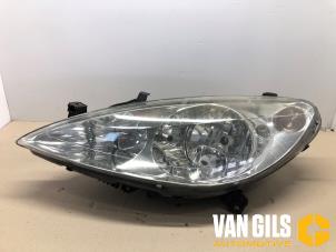 Used Headlight, left Peugeot 307 Break (3E) 1.6 16V Price € 65,00 Margin scheme offered by Van Gils Automotive