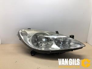 Used Headlight, right Peugeot 307 Break (3E) 1.6 16V Price € 65,00 Margin scheme offered by Van Gils Automotive