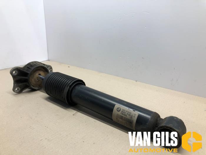 Rear shock absorber, right from a BMW 5 serie Touring (F11) 525d 16V 2016
