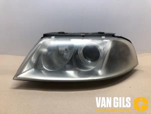 Used Headlight, left Volkswagen Passat (3B3) 2.0 Price € 65,00 Margin scheme offered by Van Gils Automotive