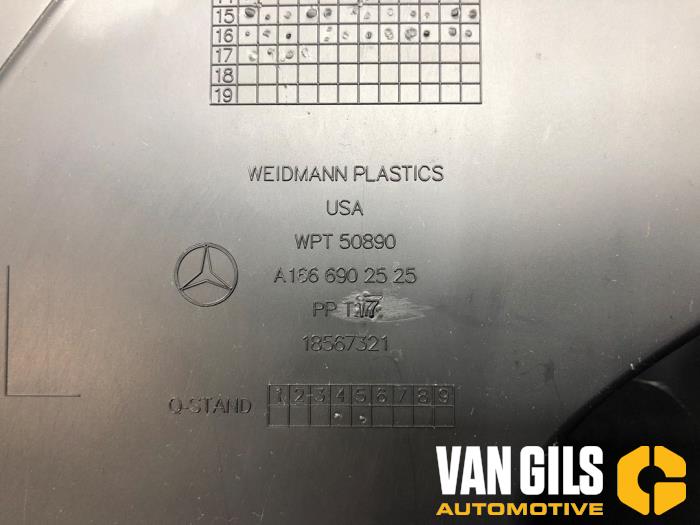 Dachverkleidung van een Mercedes-AMG GLE AMG Coupe (C292) 5.5 63 S AMG V8 biturbo 32V 4-Matic 2017