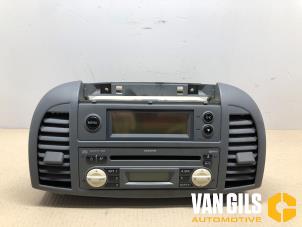 Używane Radioodtwarzacz CD Nissan Micra (K12) 1.2 16V Cena na żądanie oferowane przez Van Gils Automotive