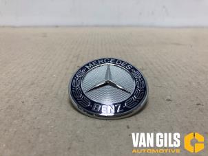 Nowe Emblemat Mercedes CLS (C218) 350 CDI BlueEfficiency 3.0 V6 24V 4-Matic Cena € 36,29 Z VAT oferowane przez Van Gils Automotive