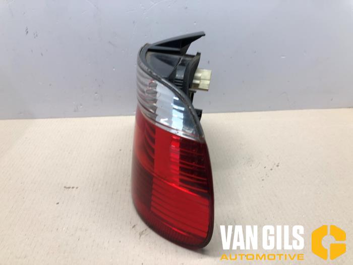 Taillight, right from a BMW 5 serie (E39) 520i 24V 2003